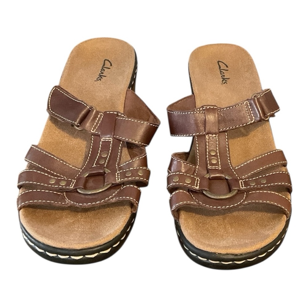 Women’s NWOT Clarks brown, leather, adjustable strap sandals, size 9